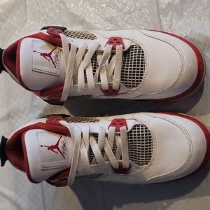 Big Kids Jordan 4 Sneakers (Y7/women 8.5/9)
